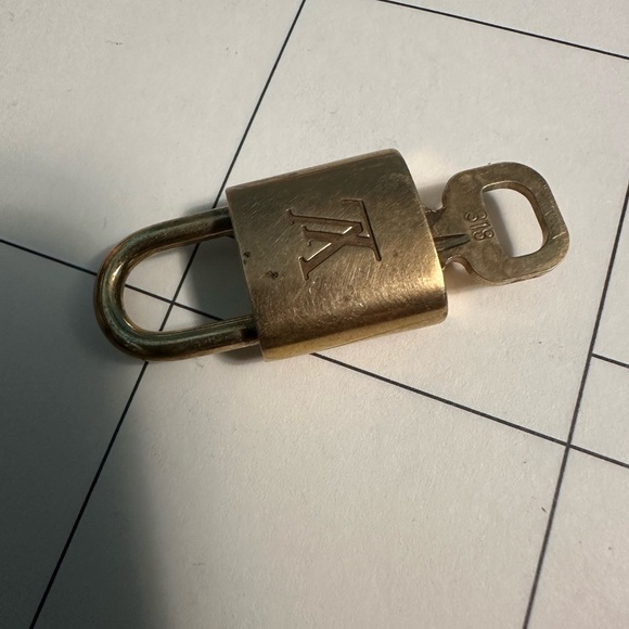 Louis Vuitton Lock & Key #318 - Picture 4 of 4